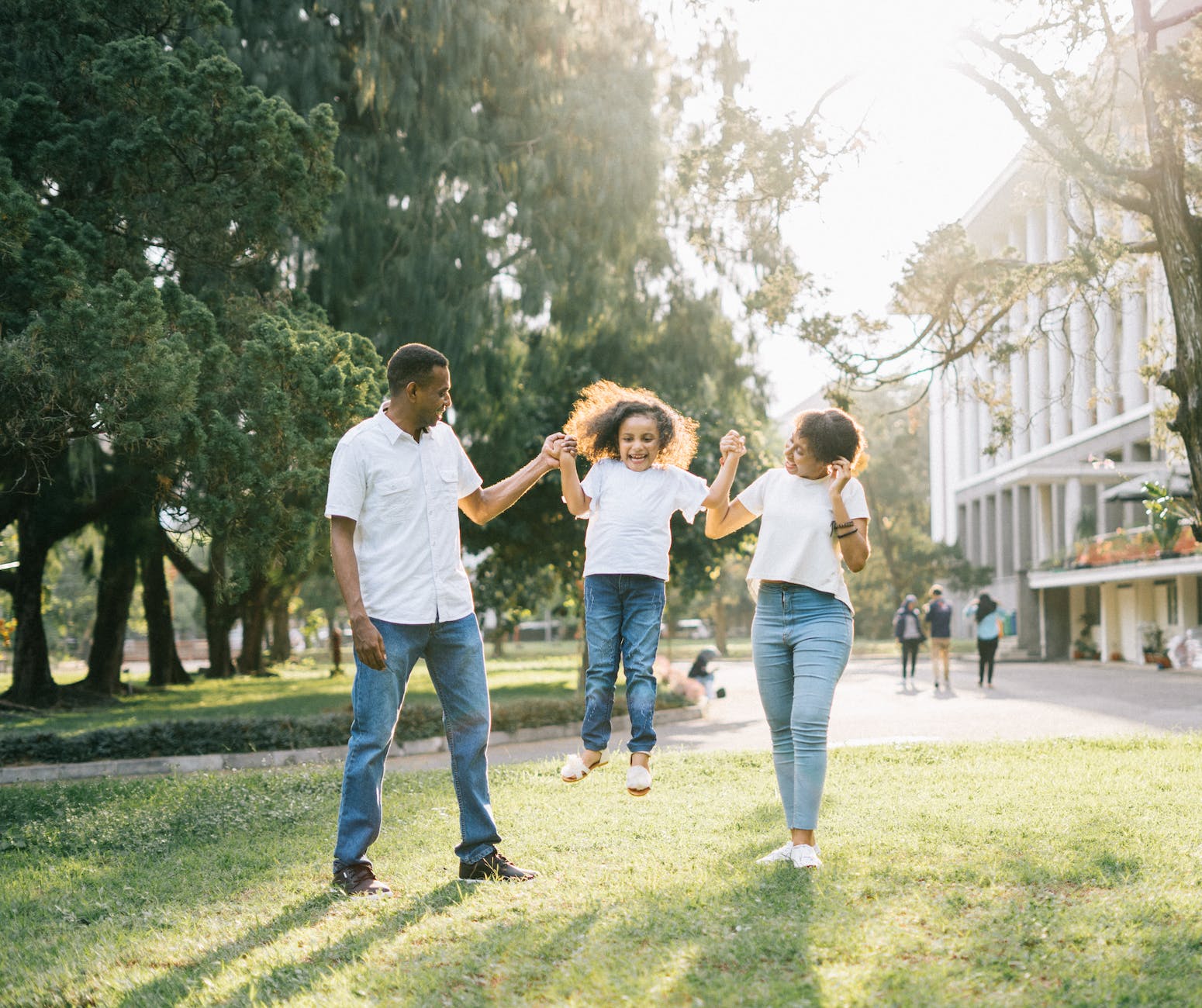 Dinero en Familia: Estrategias Financieras para Todas las Edades